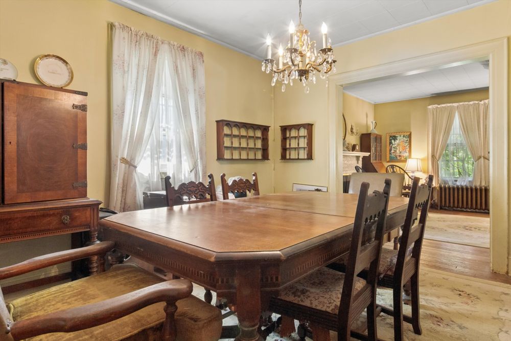 Dining room at 50 Park Ave